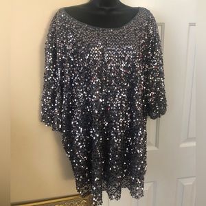 NWOT Davi & Dani silver sequin top